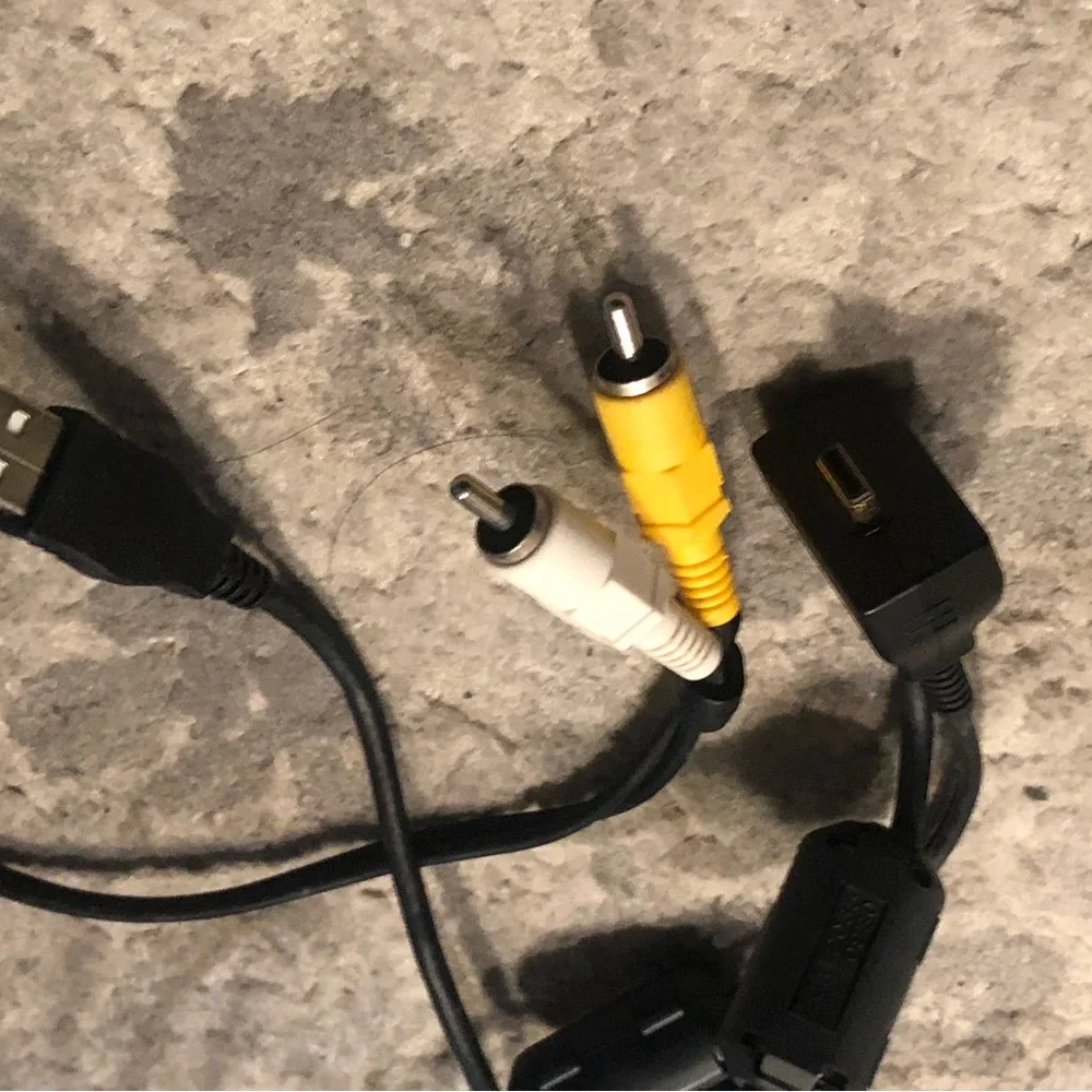 Genuine Nikon USB RCA AV Audio Cable ZCAT2035-0930 White and Yellow RCA